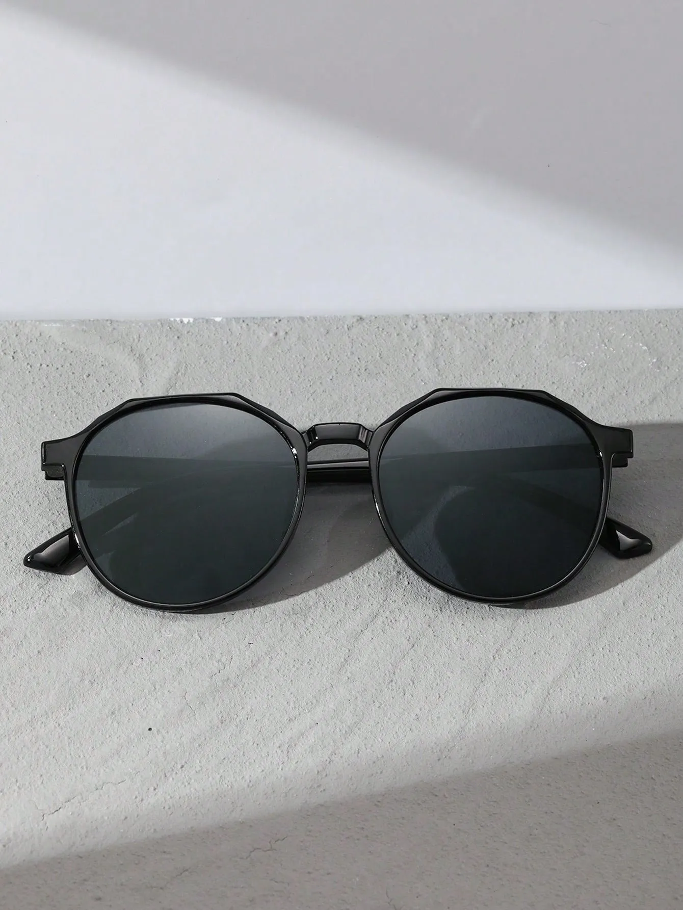 1pc Geometric Black Frame Sunglasses