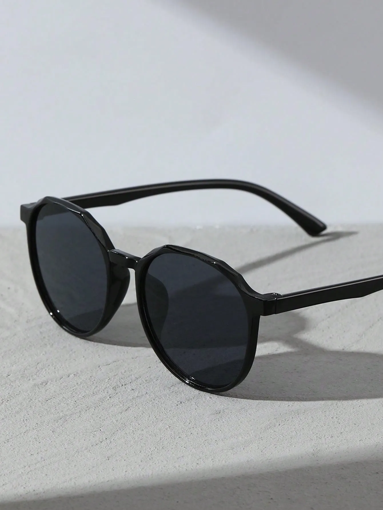 1pc Geometric Black Frame Sunglasses