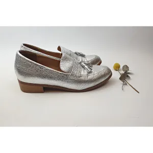 Bared pre-owned silver shoes with contrasting wooden low heel size 41