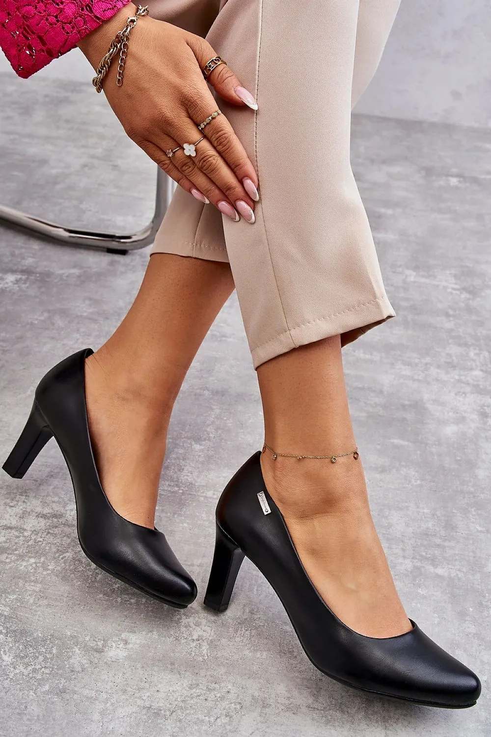 Block heel pumps