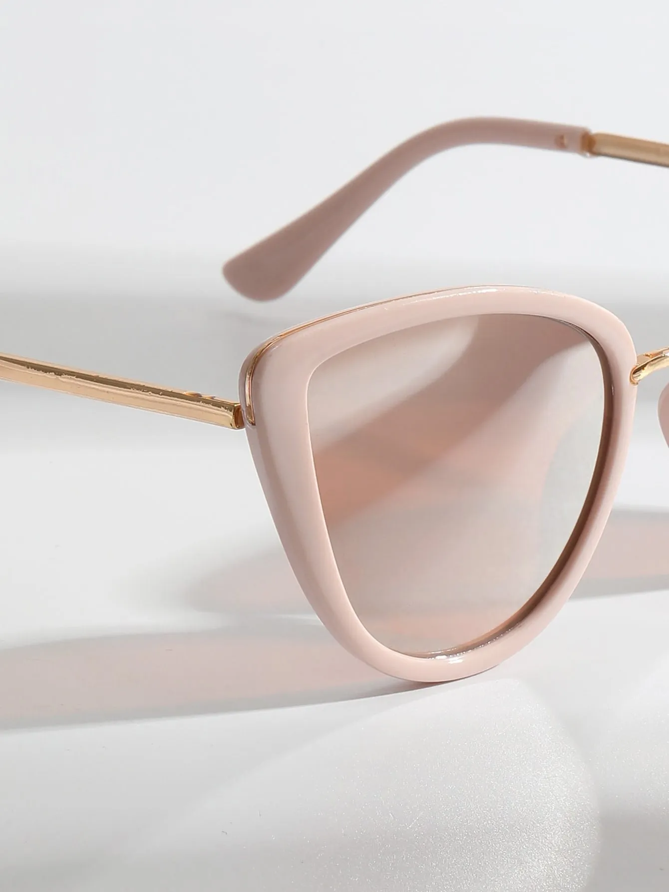 Cat Eye Sunglasses - Baby Pink