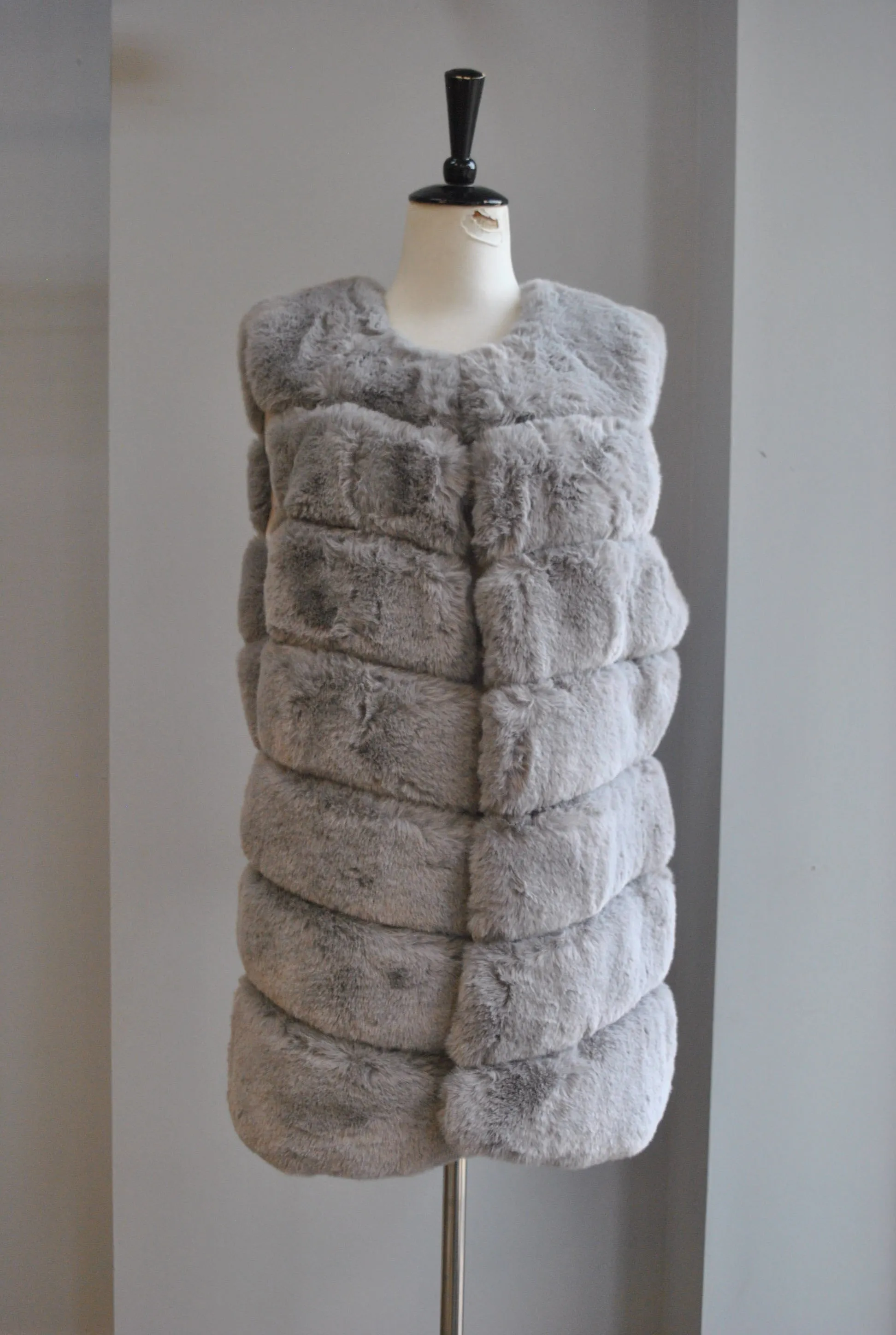 DARK GREY FAUX FUR VEST