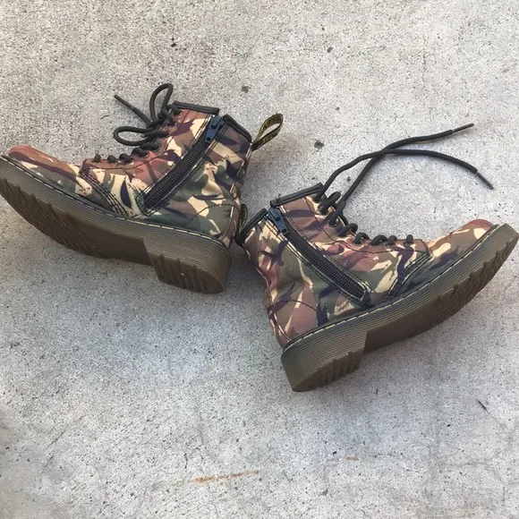 DR. MARTENS | Boys Camouflage Boots