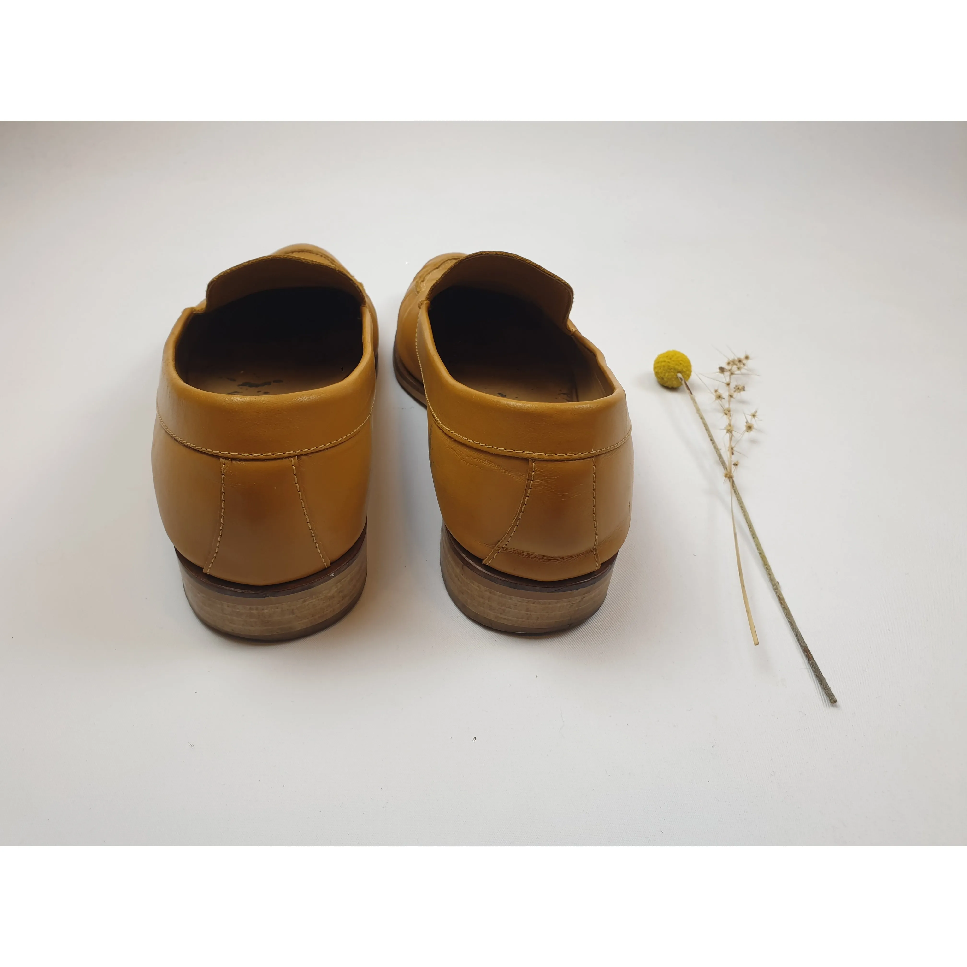Everlane tan leather slide on shoes with very low wooden heels size 11