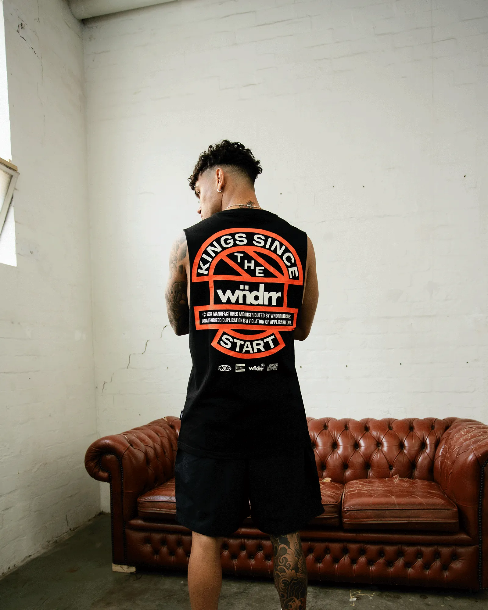 HIGH SIGN MUSCLE TOP - BLACK