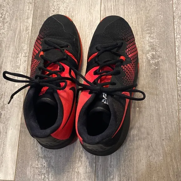 Kyrie fly trap basketball shoes