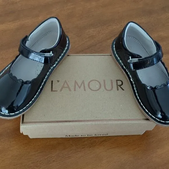 L'AMOUR Caitlin Scalloped Patent Mary Jane Black toddler  little kids size 9