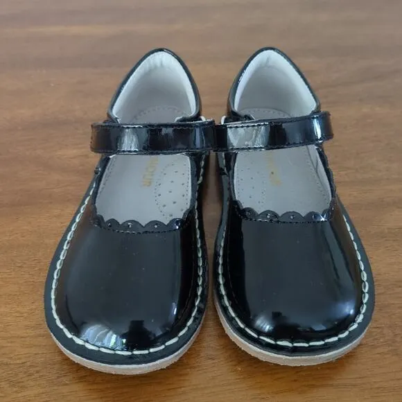 L'AMOUR Caitlin Scalloped Patent Mary Jane Black toddler  little kids size 9