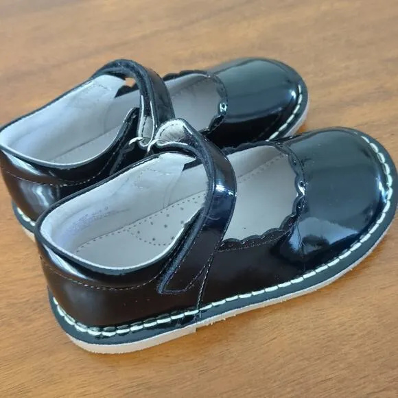 L'AMOUR Caitlin Scalloped Patent Mary Jane Black toddler  little kids size 9