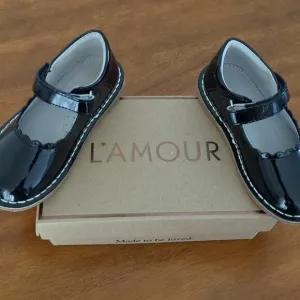 L'AMOUR Caitlin Scalloped Patent Mary Jane Black toddler  little kids size 9