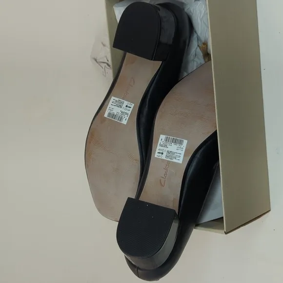 NEW: Clarks leather pumps Chartli Diva with block heel size 11W wide