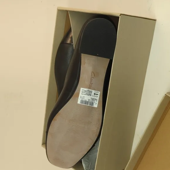 NEW: Clarks leather pumps Chartli Diva with block heel size 11W wide