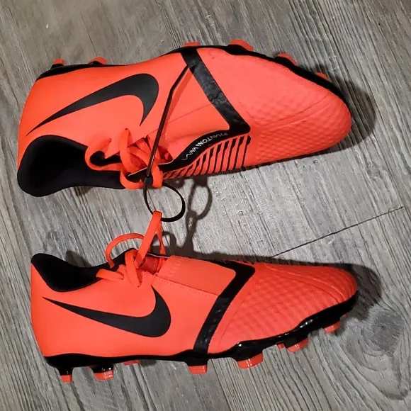 Nike Phantom Venom Academy Soccer Cleats