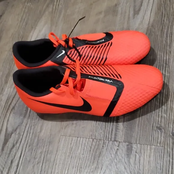 Nike Phantom Venom Academy Soccer Cleats