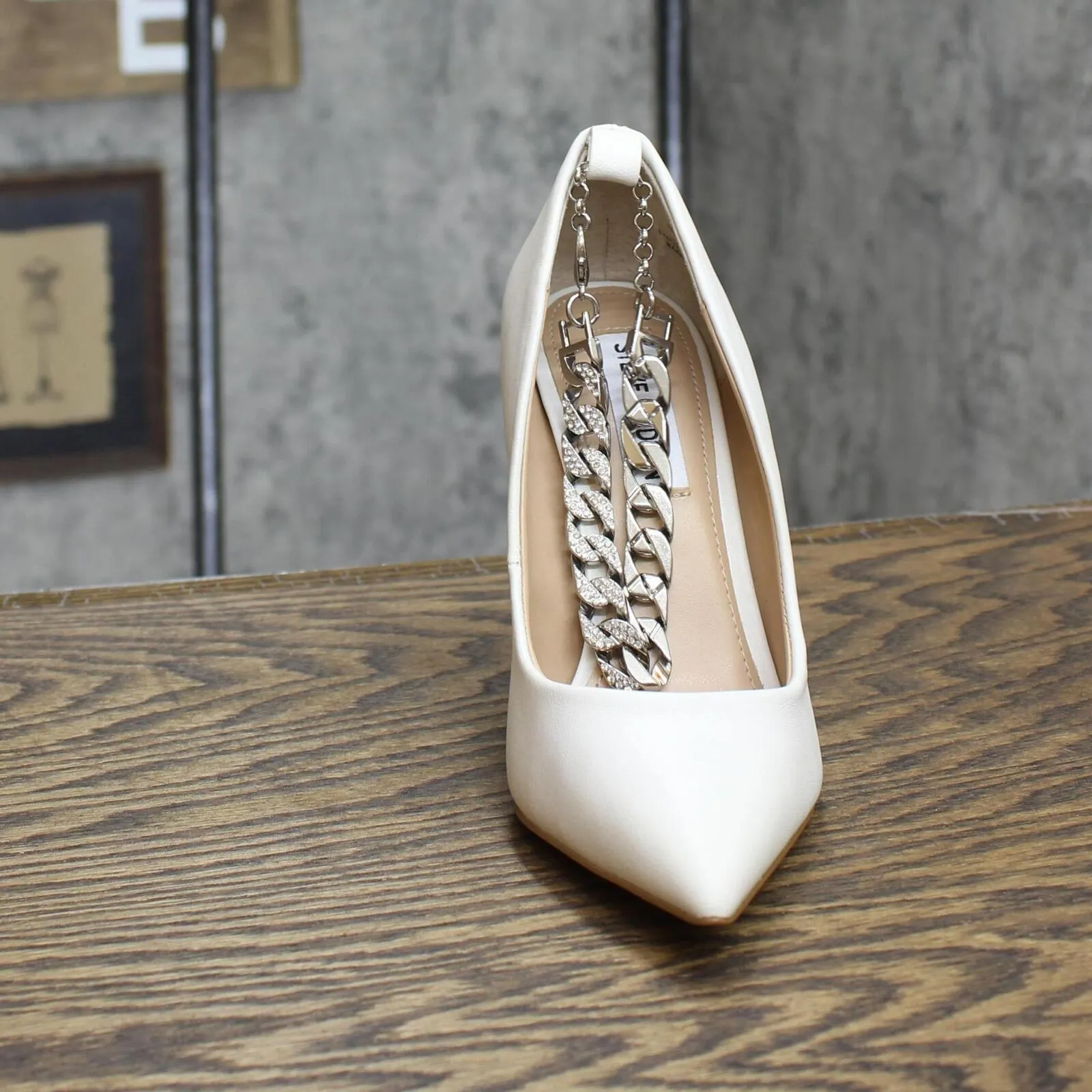 Steve Madden Chained Pumps Amputee Replacement Left Shoe Only Bone Leather 5M