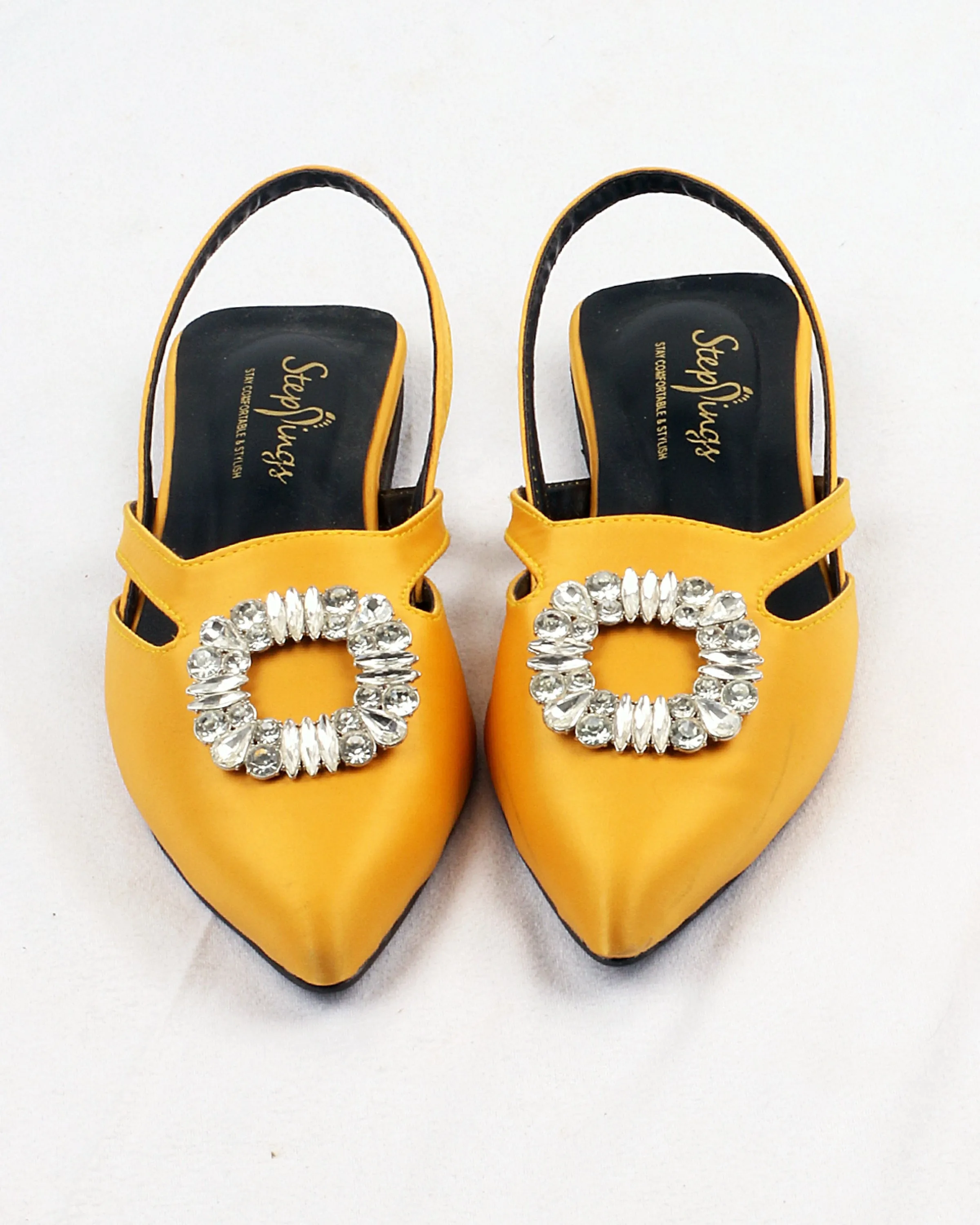 T-straps pumps