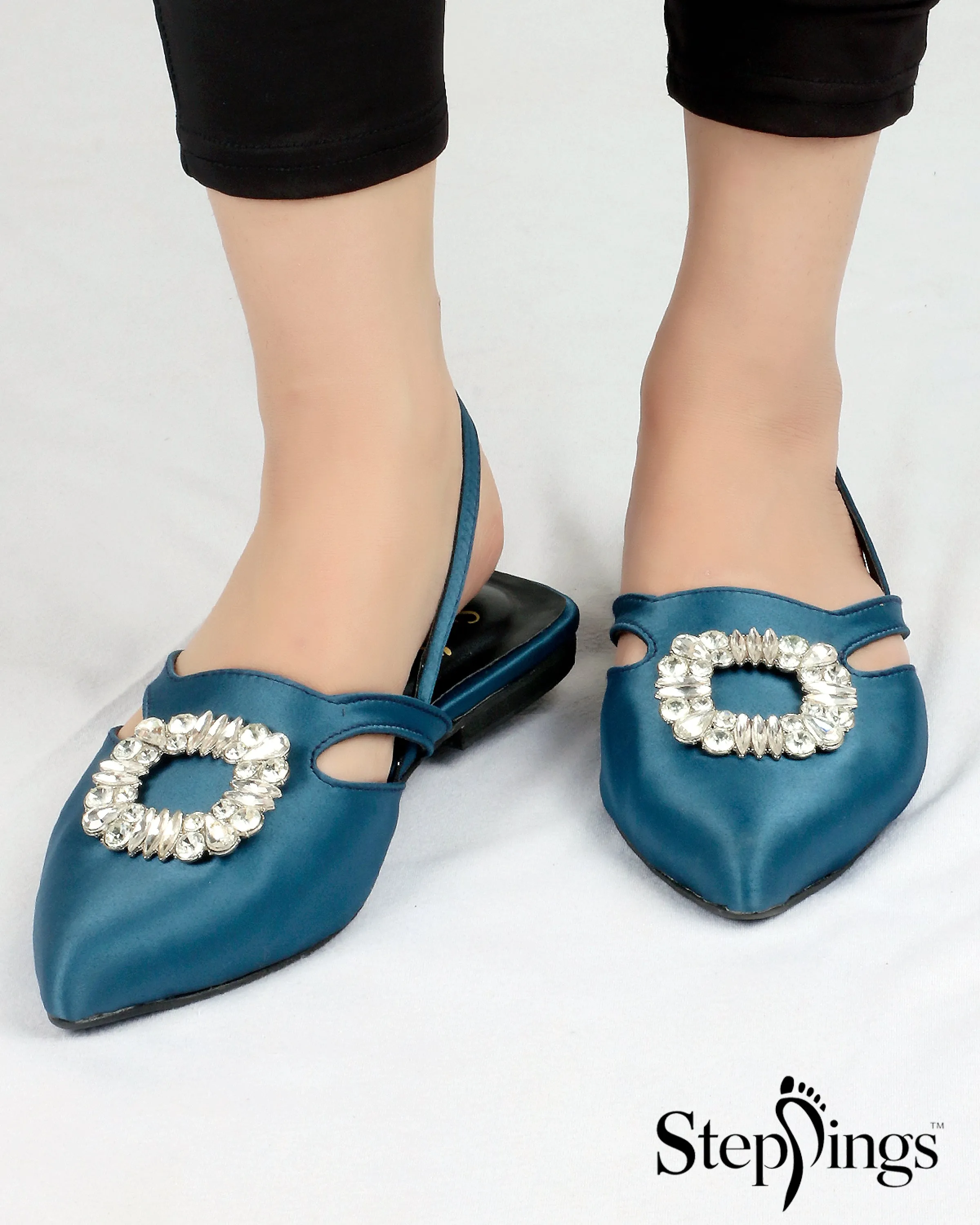 T-straps pumps