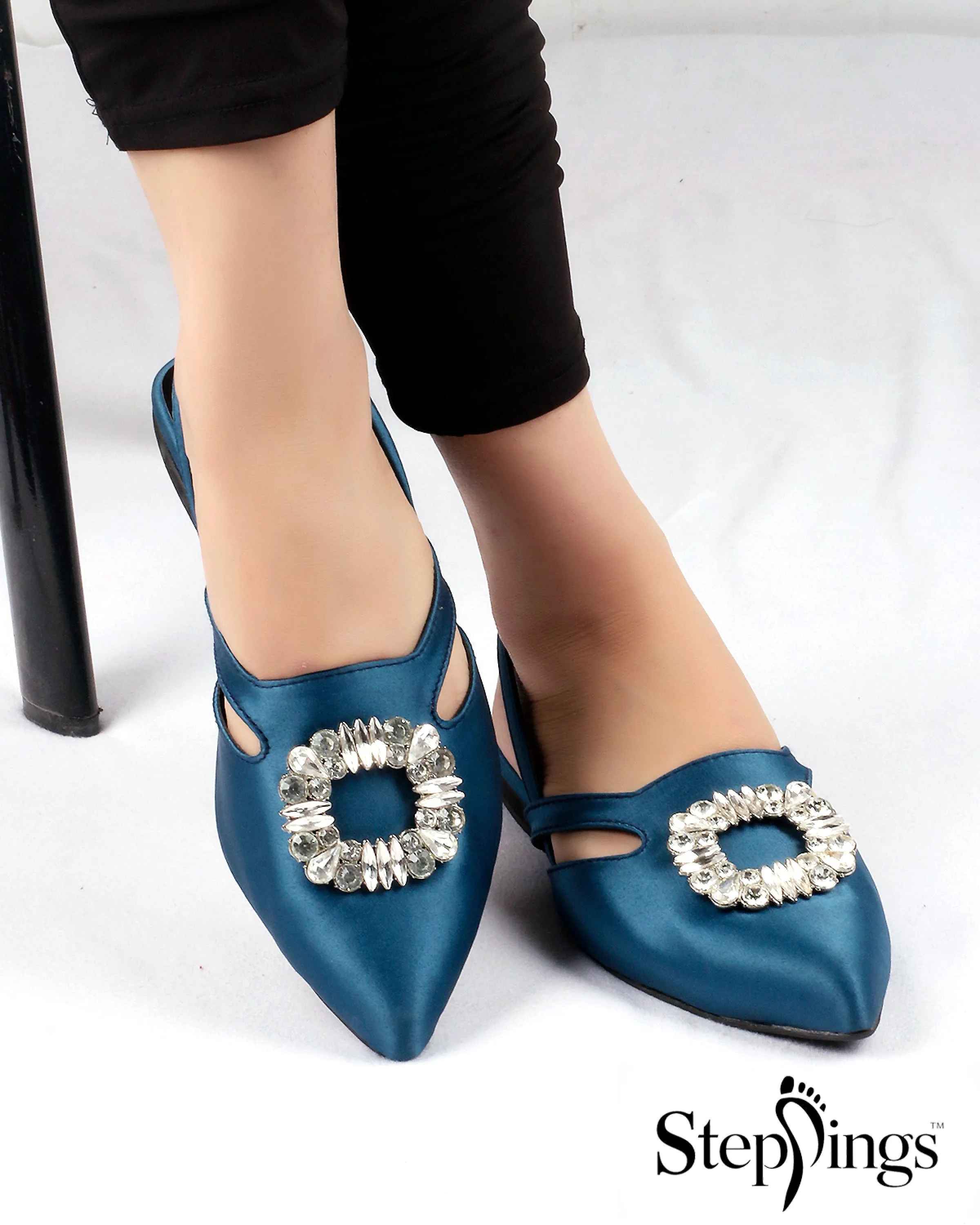 T-straps pumps