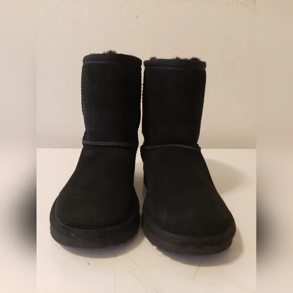 UGG Kids Classic Boots size 10 new No tag