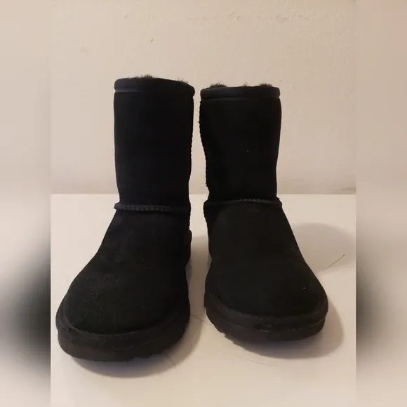 UGG Kids Classic Boots size 10 new No tag