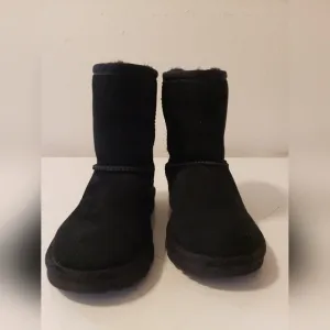 UGG Kids Classic Boots size 10 new No tag