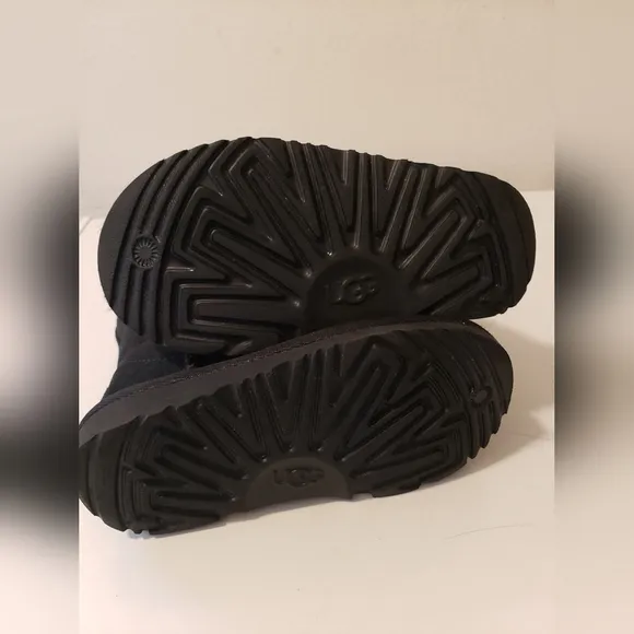 UGG Kids Classic Boots size 10 new No tag