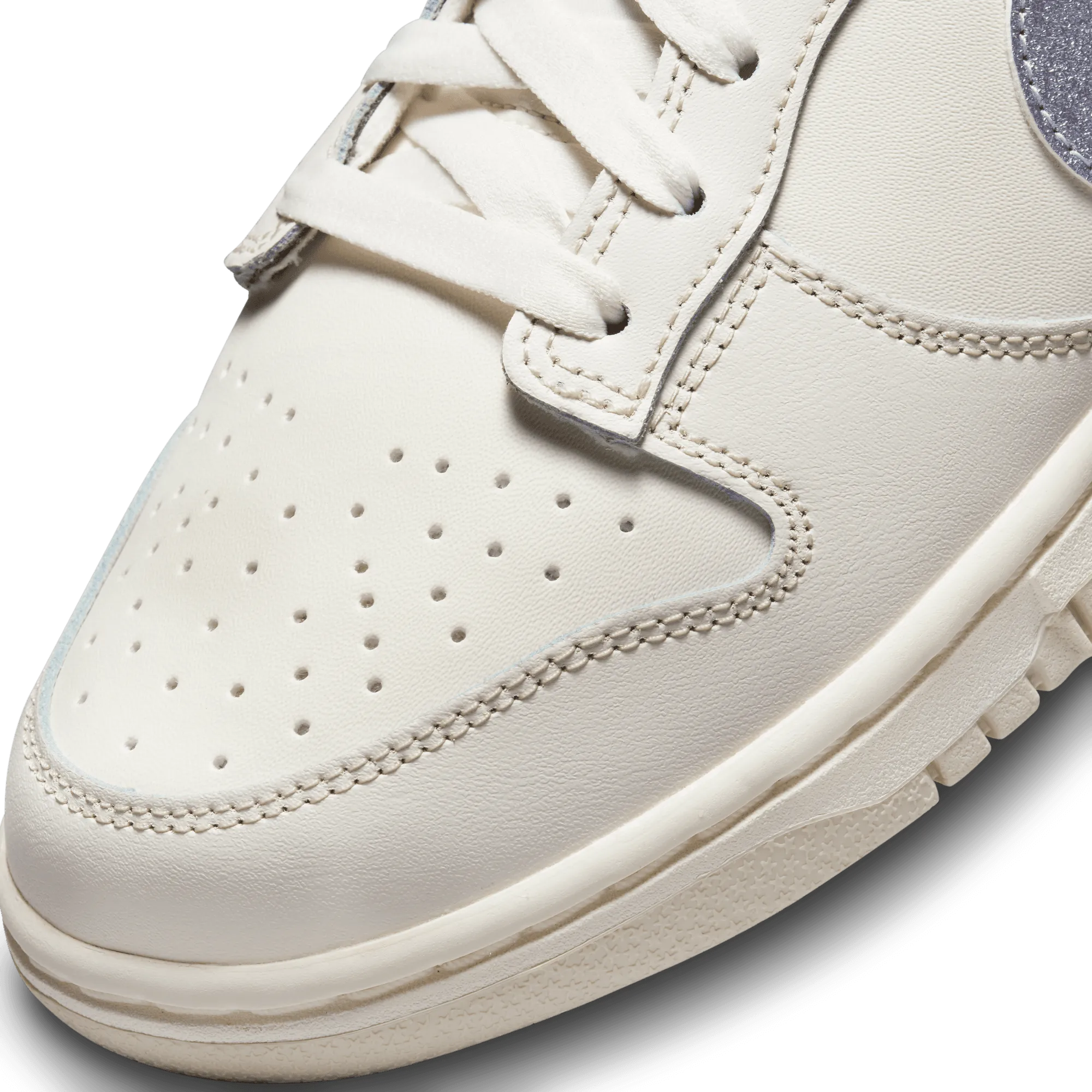 W NIKE DUNK LOW ESS TREND