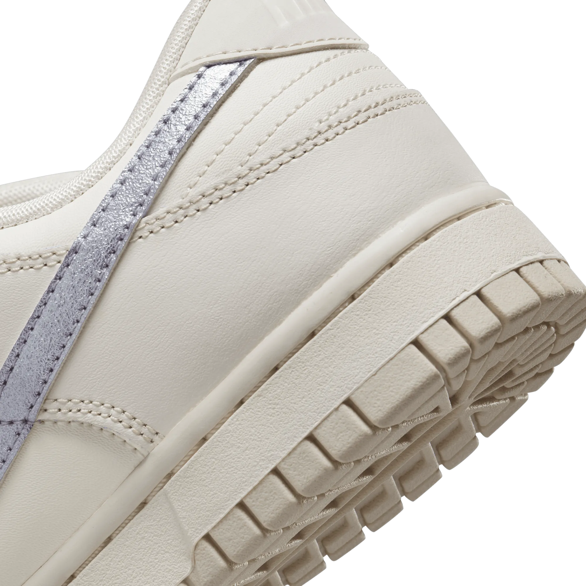 W NIKE DUNK LOW ESS TREND