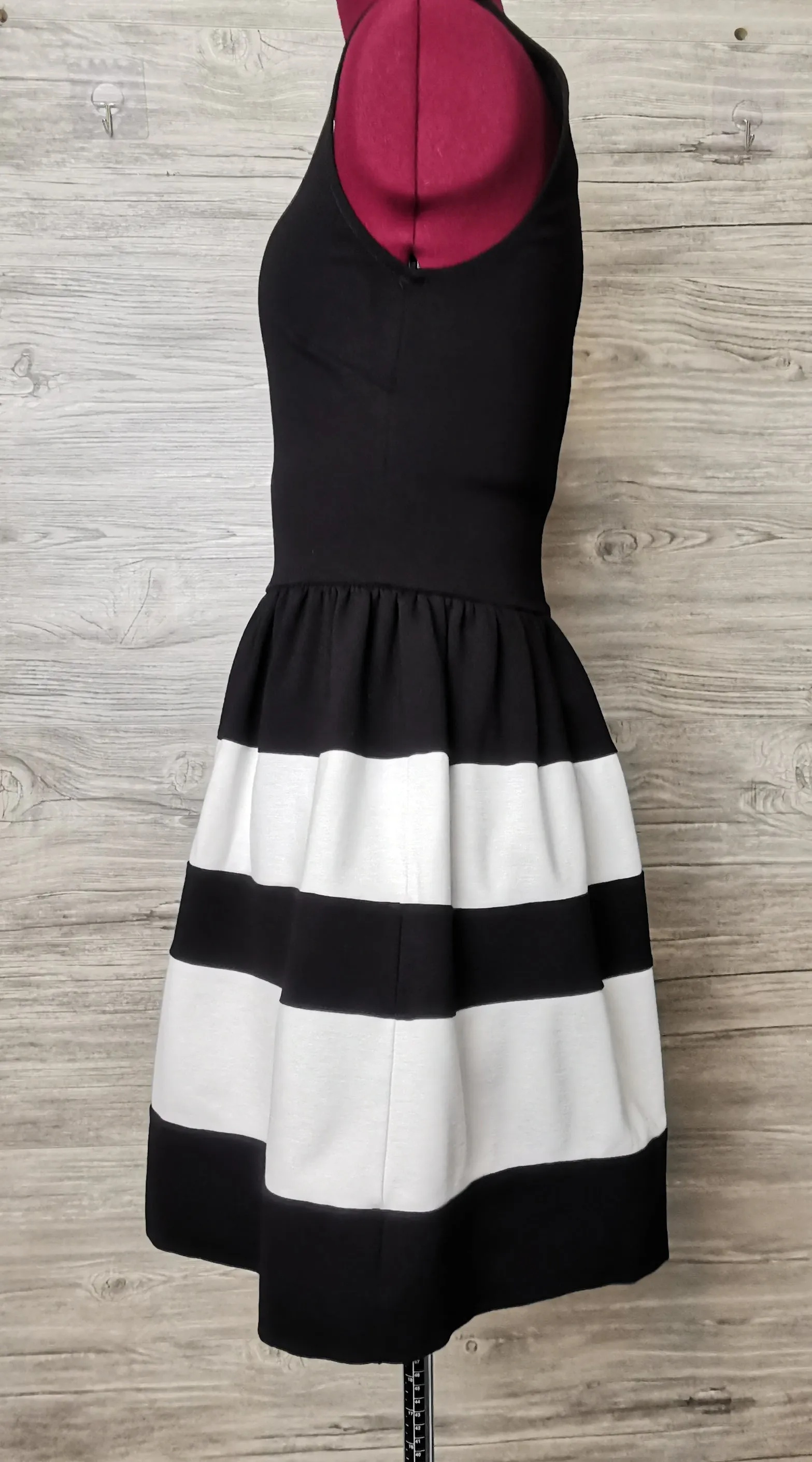 WOMENS SIZE XS or TEEN GIRL - LOVE...ADY, Black / White, Fit & Flare Dress EUC B46