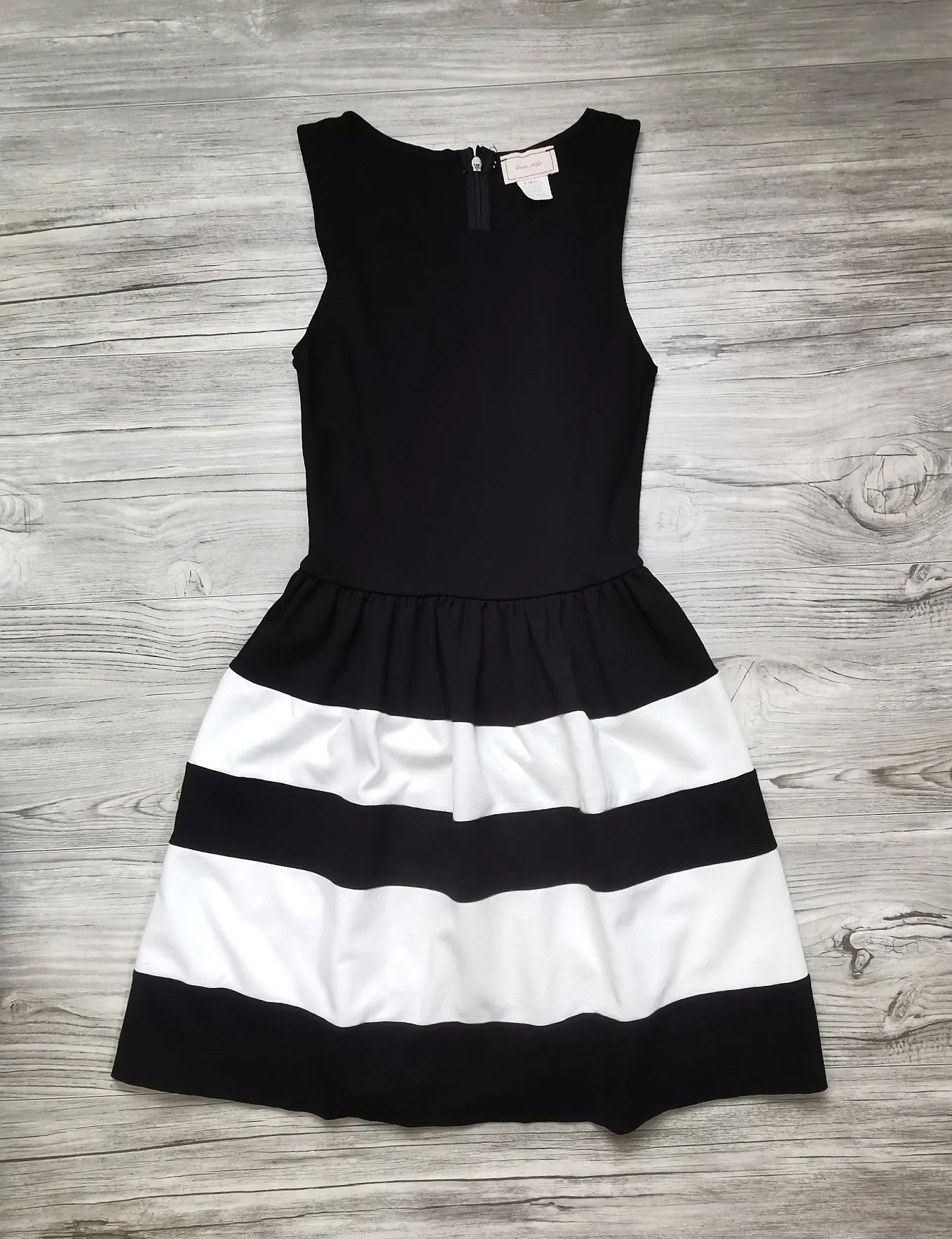 WOMENS SIZE XS or TEEN GIRL - LOVE...ADY, Black / White, Fit & Flare Dress EUC B46