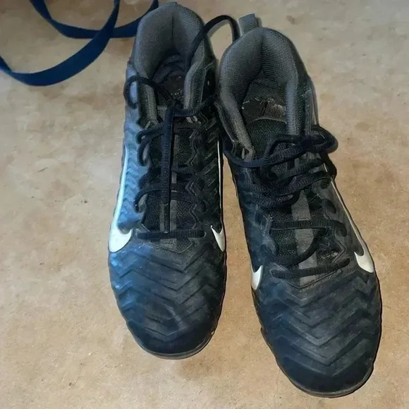 Youth Nike football cleats 5.5 gently worn​