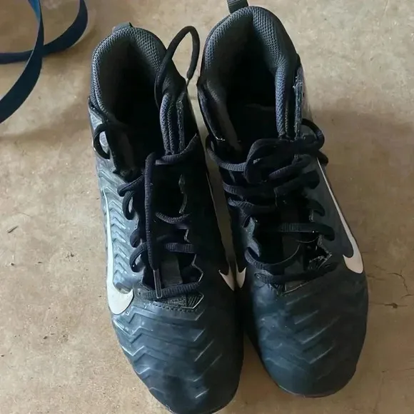 Youth Nike football cleats 5.5 gently worn​